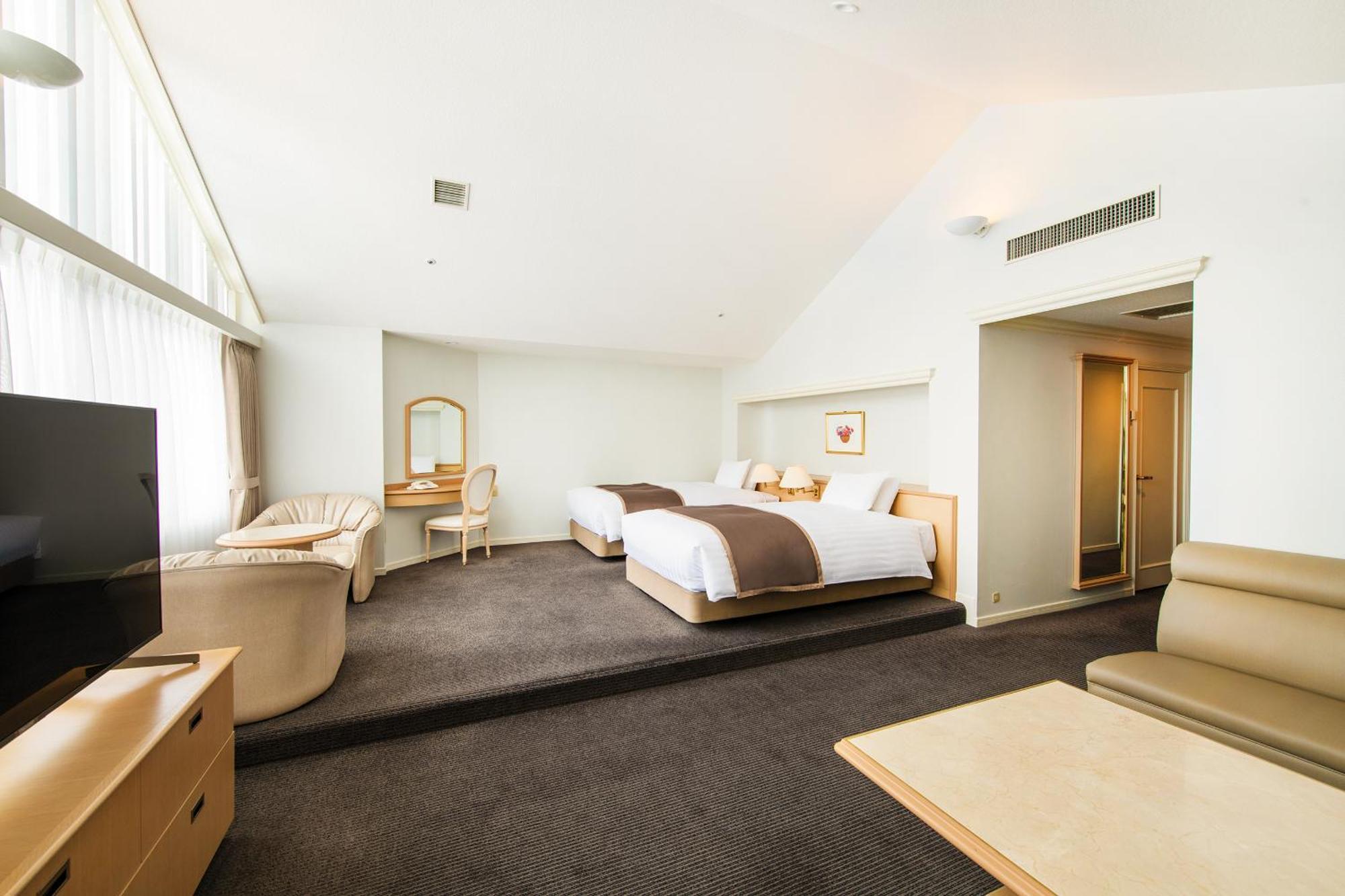 & Convention Hotel 4*