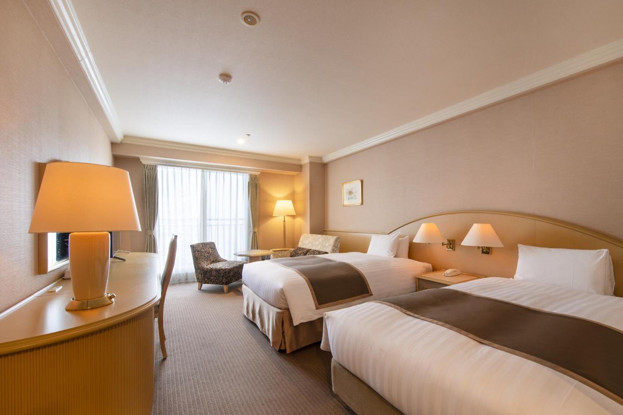 & Convention Hotel